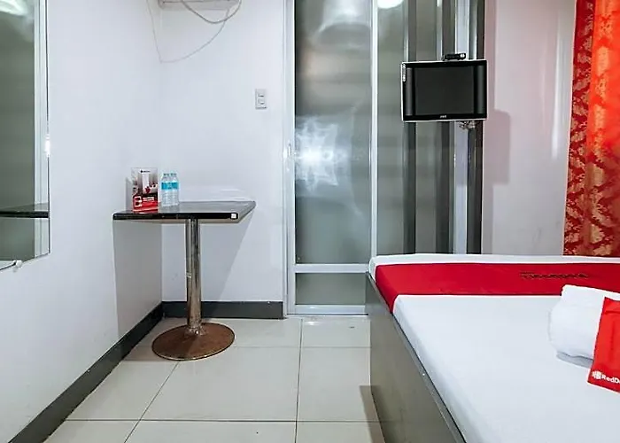 Reddoorz @ Cosmo & Kamuning