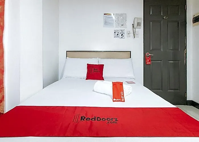 Reddoorz @ Cosmo & Kamuning 2*